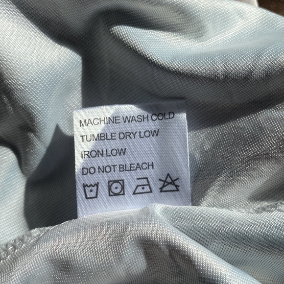 New Bon Apple Tea | Gray & White Floral V-Neck Short-Sleeve Top- size Large - Picture 12 of 12